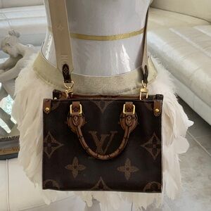 Super cute Crossbody/arm bag.